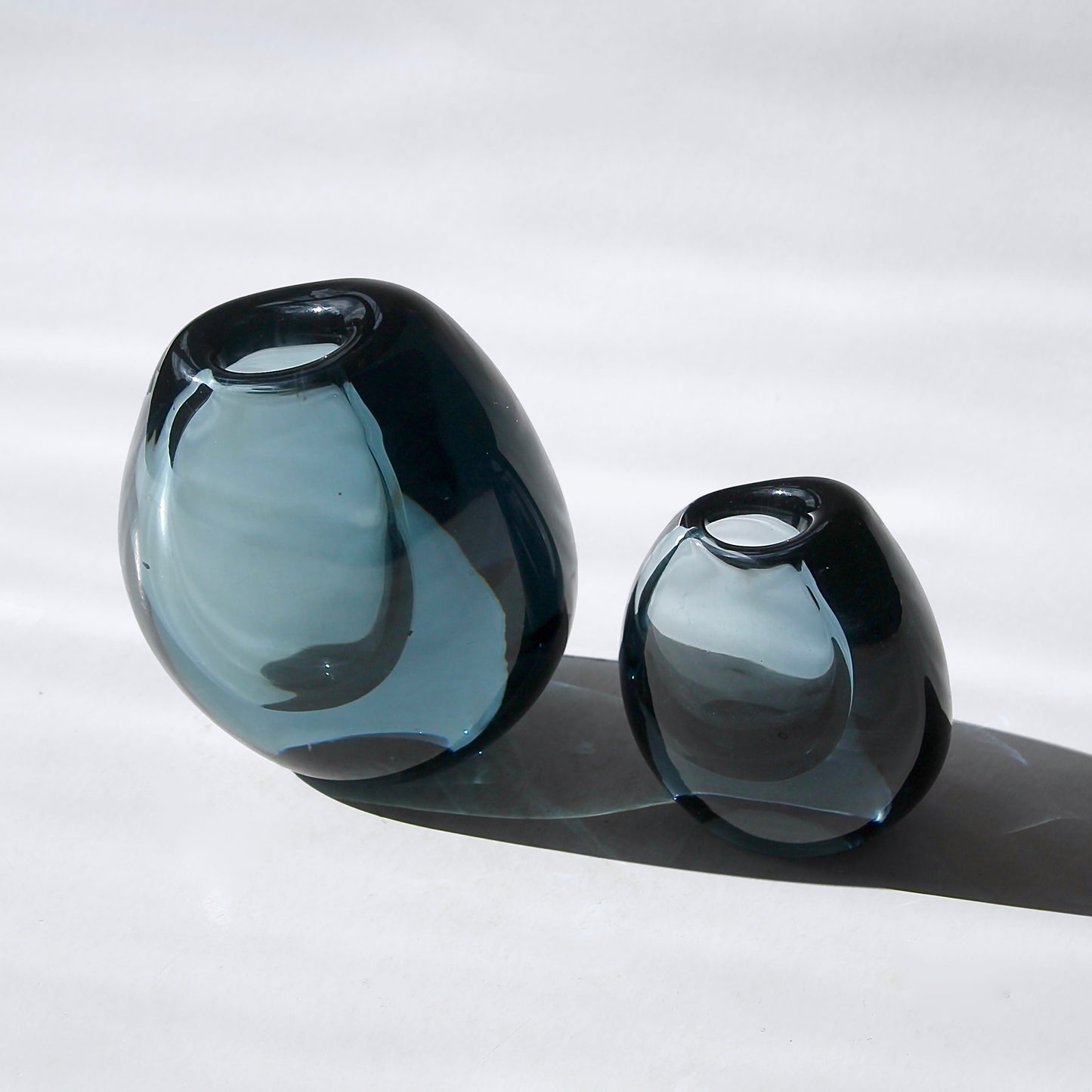Vicke Lindstrand Vases
