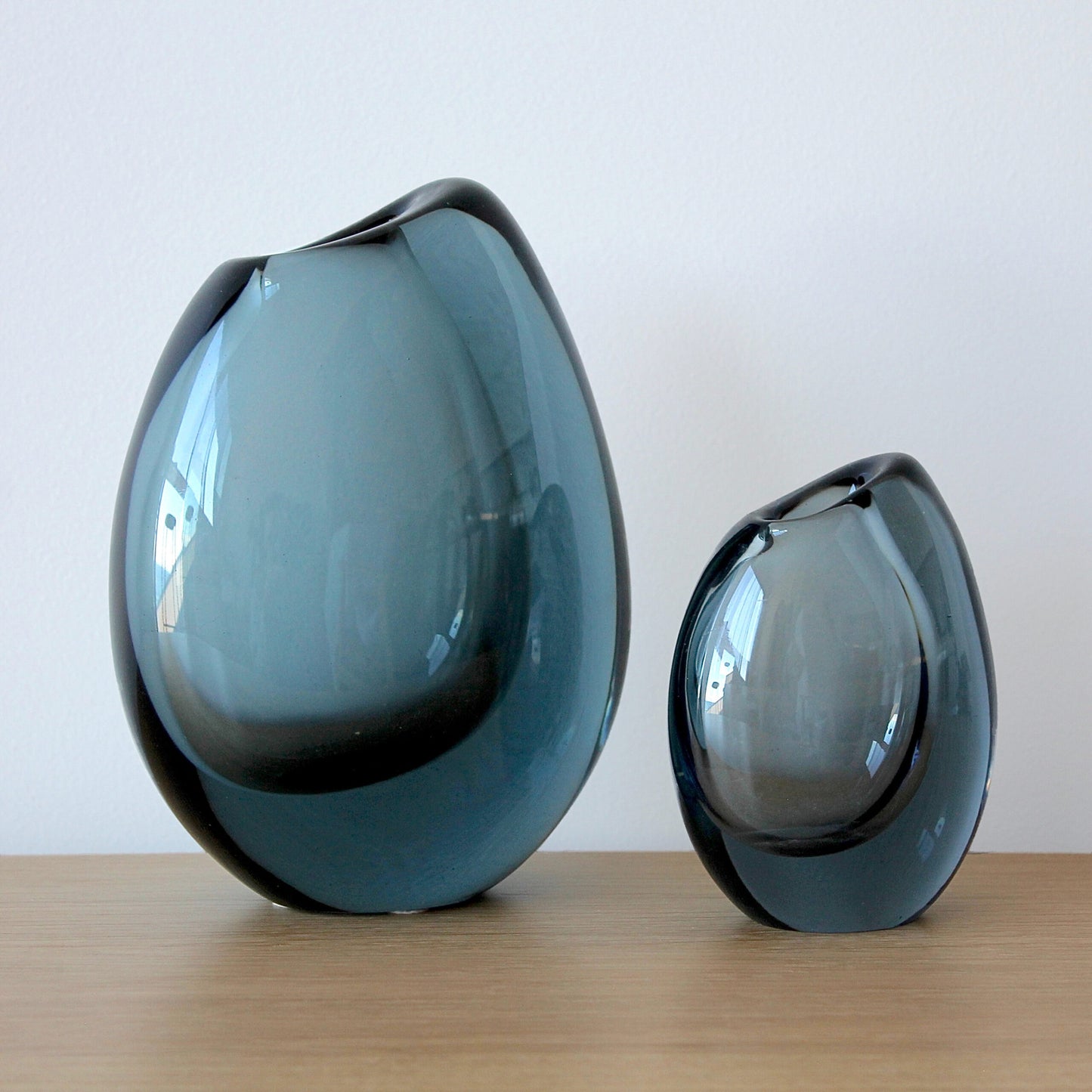 Vicke Lindstrand Vases