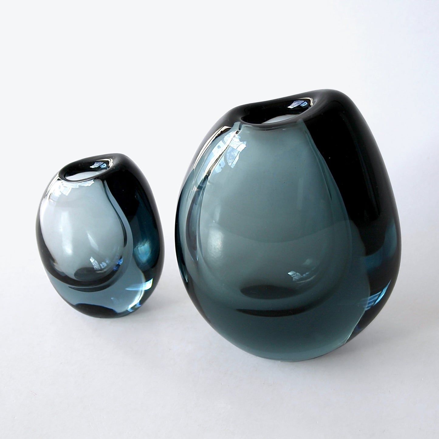 Vicke Lindstrand Vases